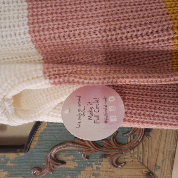 Multi color Fringed V-neck Sweater NWT- Size Large - Picture 12 of 14